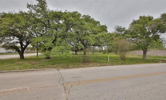502 W Cedar Bayou Lynchburg Road, Baytown, TX 77521
