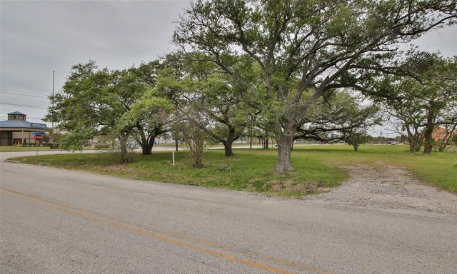 502 W Cedar Bayou Lynchburg Road, Baytown, TX 77521