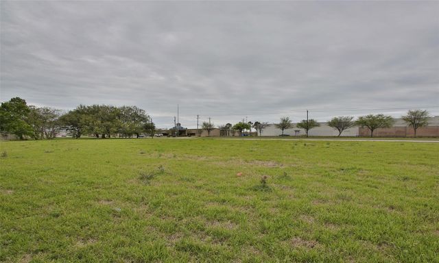 502 W Cedar Bayou Lynchburg Road, Baytown, TX 77521