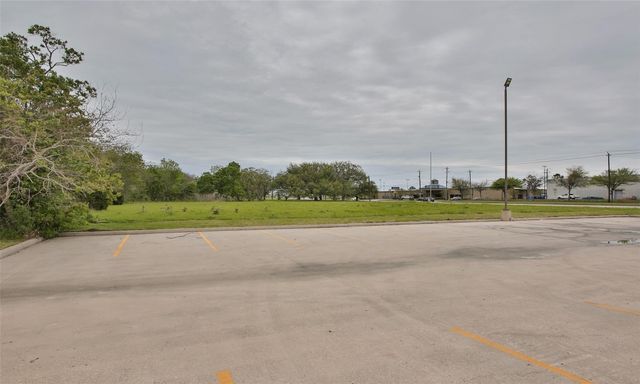 502 W Cedar Bayou Lynchburg Road, Baytown, TX 77521