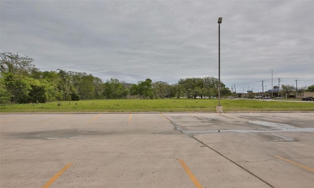 502 W Cedar Bayou Lynchburg Road, Baytown, TX 77521
