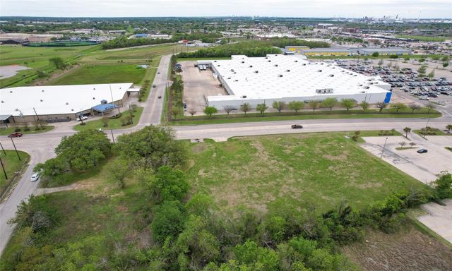 502 W Cedar Bayou Lynchburg Road, Baytown, TX 77521