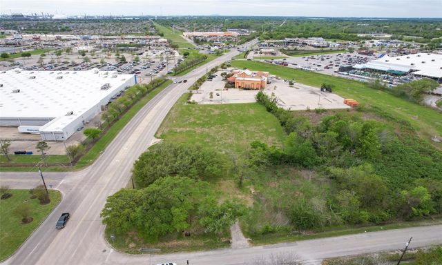 502 W Cedar Bayou Lynchburg Road, Baytown, TX 77521