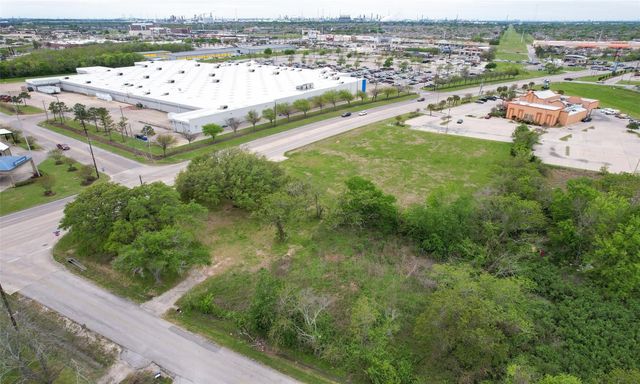 502 W Cedar Bayou Lynchburg Road, Baytown, TX 77521