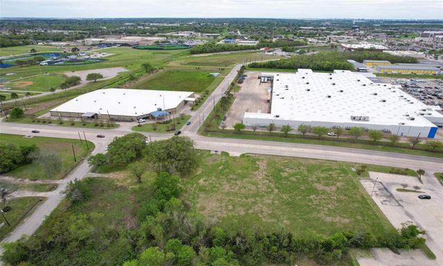 502 W Cedar Bayou Lynchburg Road, Baytown, TX 77521