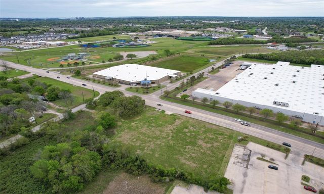 502 W Cedar Bayou Lynchburg Road, Baytown, TX 77521