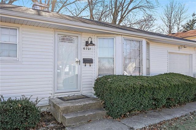 6701 E 136th Street, Grandview, MO 64030