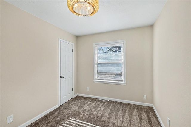 6701 E 136th Street, Grandview, MO 64030