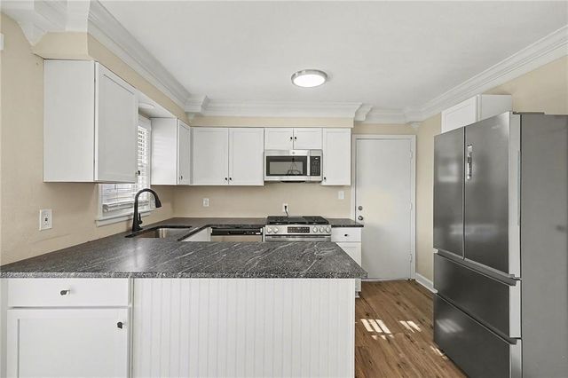 6701 E 136th Street, Grandview, MO 64030