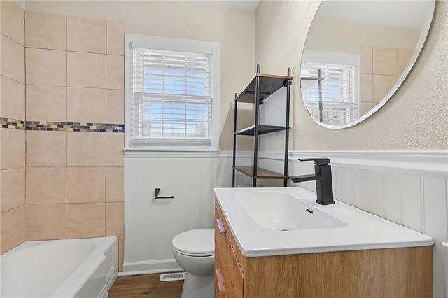 6701 E 136th Street, Grandview, MO 64030