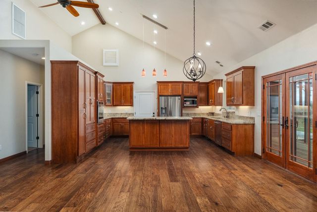 9080-9010 El Dorado Tr., Mountain Ranch, CA 95246