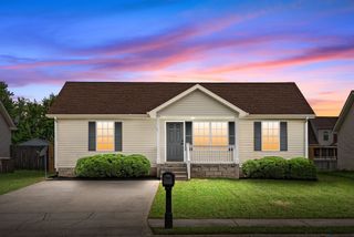 517 Oakmont Dr, Clarksville, TN 37042