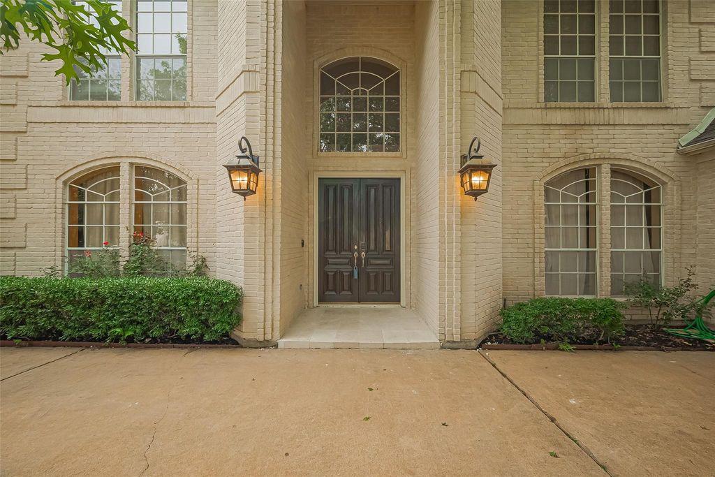 1123 Horseshoe Drive, Sugar Land, TX 77478