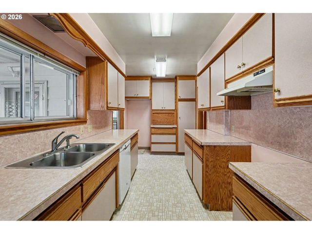 135 ST MARYS Ave, Mt Angel, OR 97362