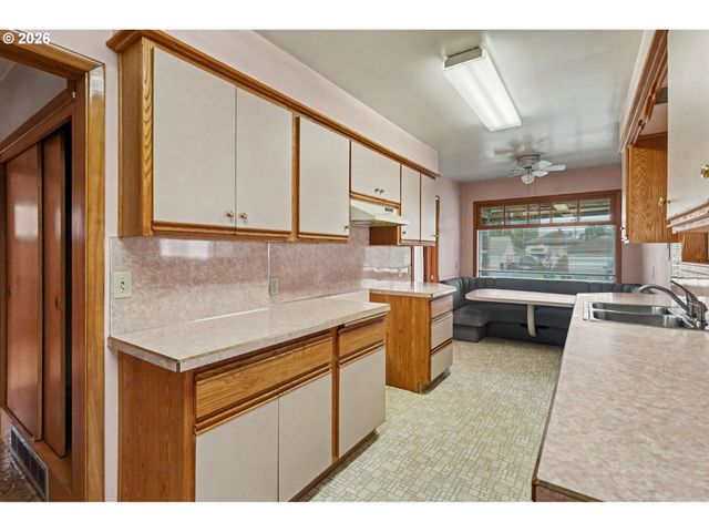 135 ST MARYS Ave, Mt Angel, OR 97362