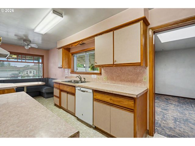 135 ST MARYS Ave, Mt Angel, OR 97362