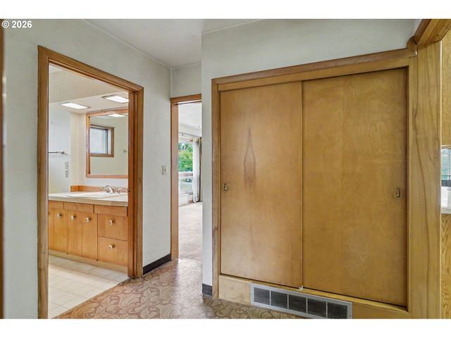 135 ST MARYS Ave, Mt Angel, OR 97362