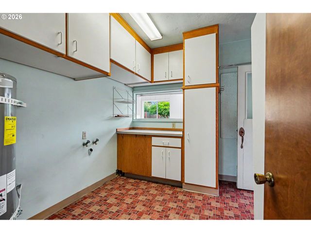 135 ST MARYS Ave, Mt Angel, OR 97362