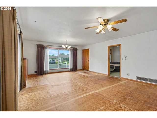 135 ST MARYS Ave, Mt Angel, OR 97362