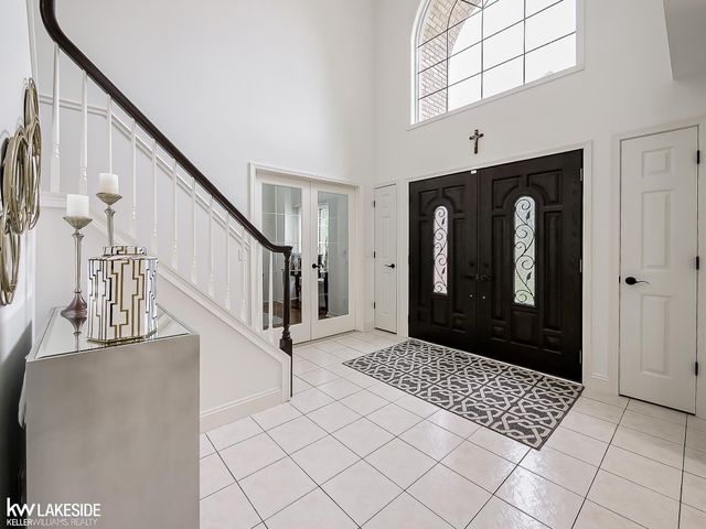 2058 Reagan Drive, Rochester Hills, MI 48309