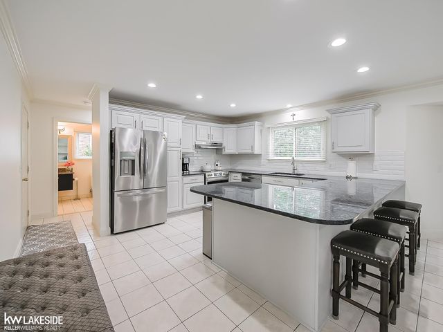 2058 Reagan Drive, Rochester Hills, MI 48309