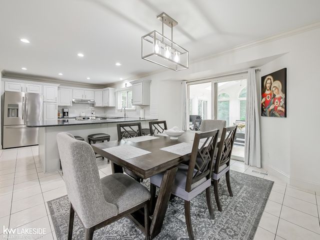 2058 Reagan Drive, Rochester Hills, MI 48309