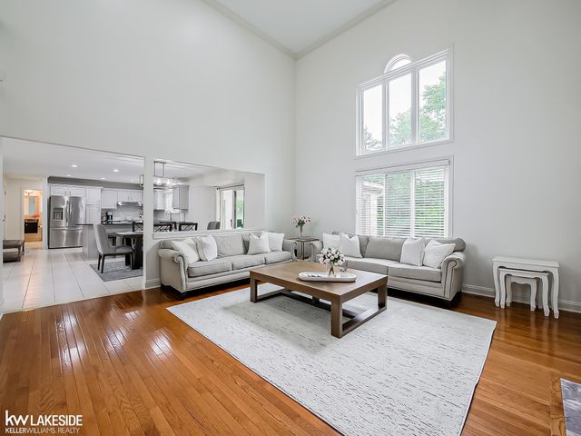 2058 Reagan Drive, Rochester Hills, MI 48309