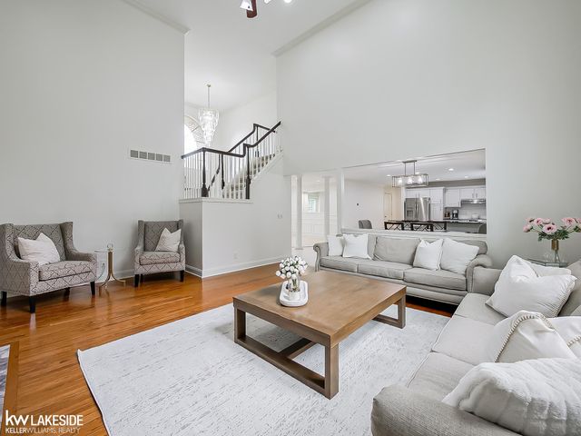 2058 Reagan Drive, Rochester Hills, MI 48309