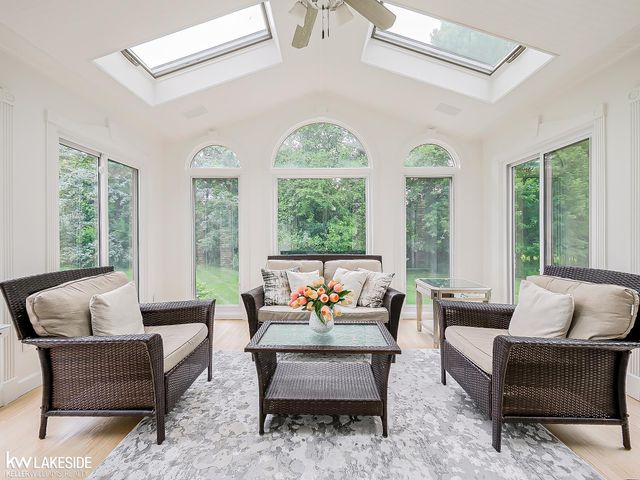 2058 Reagan Drive, Rochester Hills, MI 48309