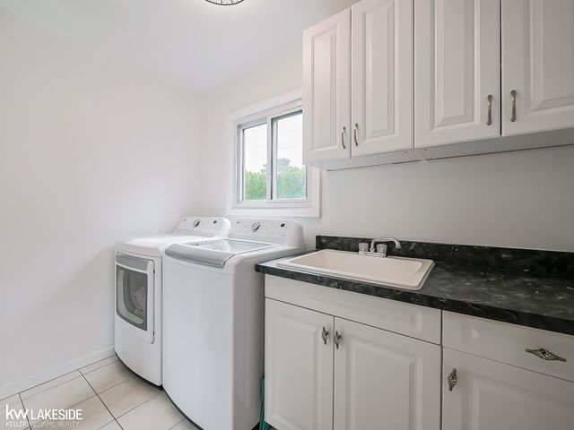 2058 Reagan Drive, Rochester Hills, MI 48309