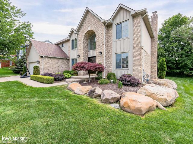 2058 Reagan Drive, Rochester Hills, MI 48309