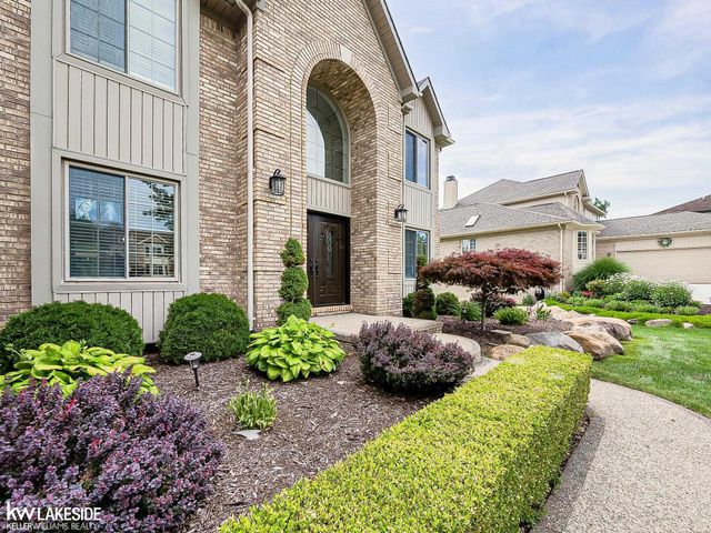 2058 Reagan Drive, Rochester Hills, MI 48309
