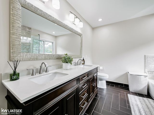 2058 Reagan Drive, Rochester Hills, MI 48309