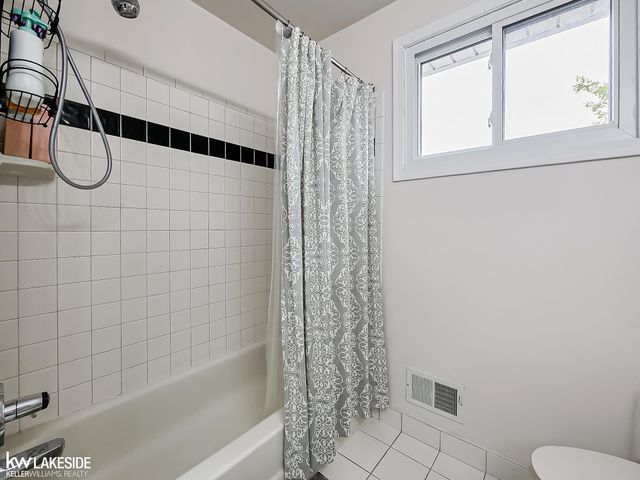 2058 Reagan Drive, Rochester Hills, MI 48309