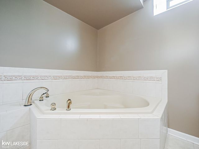 2058 Reagan Drive, Rochester Hills, MI 48309