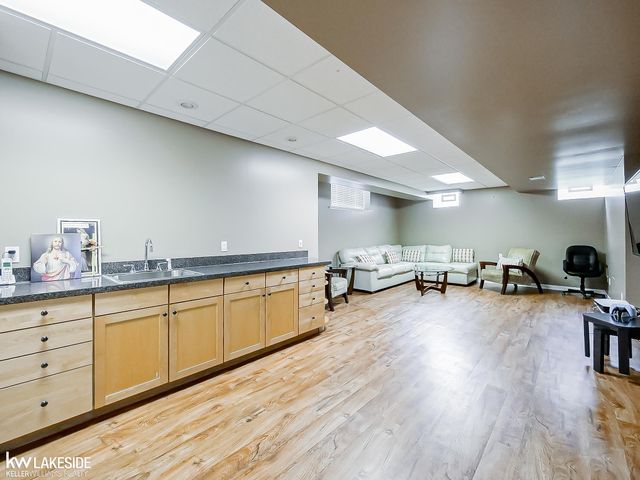 2058 Reagan Drive, Rochester Hills, MI 48309