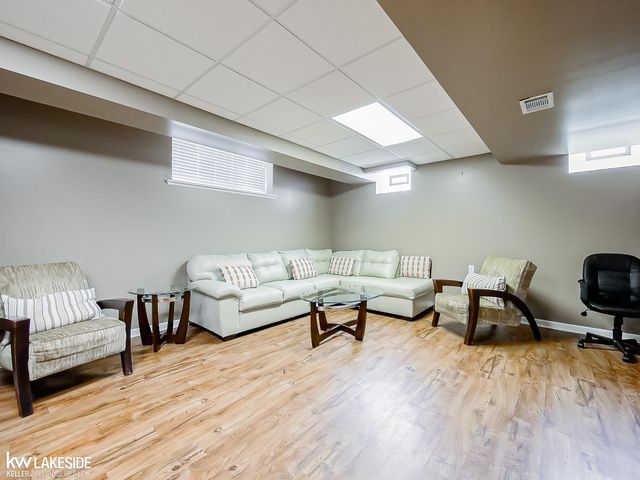 2058 Reagan Drive, Rochester Hills, MI 48309