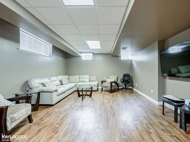 2058 Reagan Drive, Rochester Hills, MI 48309