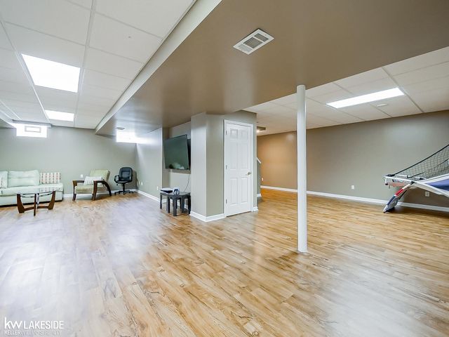 2058 Reagan Drive, Rochester Hills, MI 48309