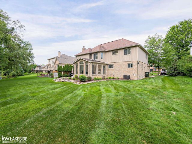 2058 Reagan Drive, Rochester Hills, MI 48309