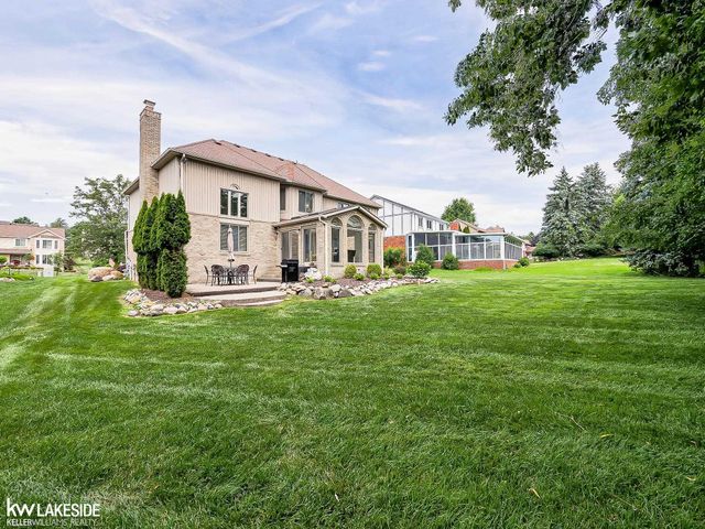 2058 Reagan Drive, Rochester Hills, MI 48309