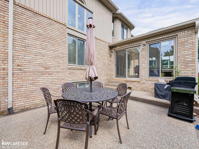 2058 Reagan Drive, Rochester Hills, MI 48309