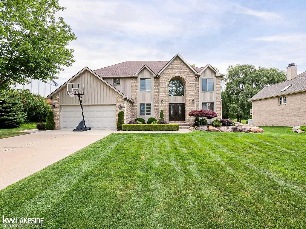 2058 Reagan Drive, Rochester Hills, MI 48309