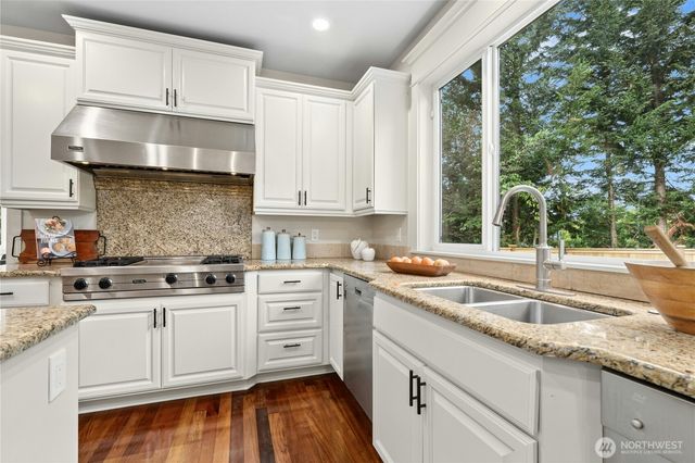 9106 NE 32nd Street, Yarrow Point, WA 98004