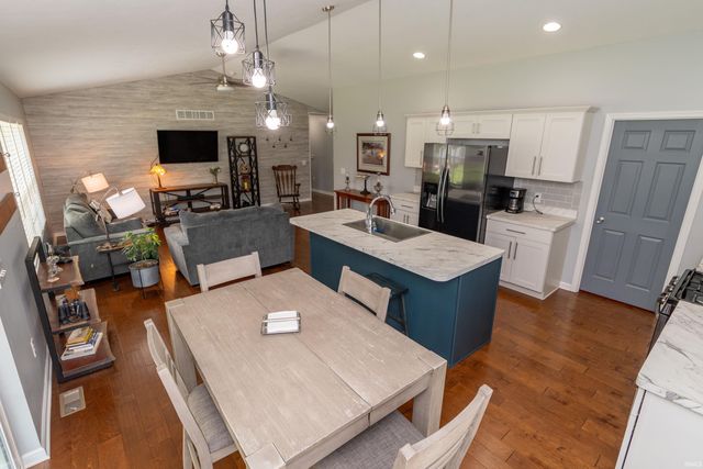 57716 Amber Valley Drive, Elkhart, IN 46517