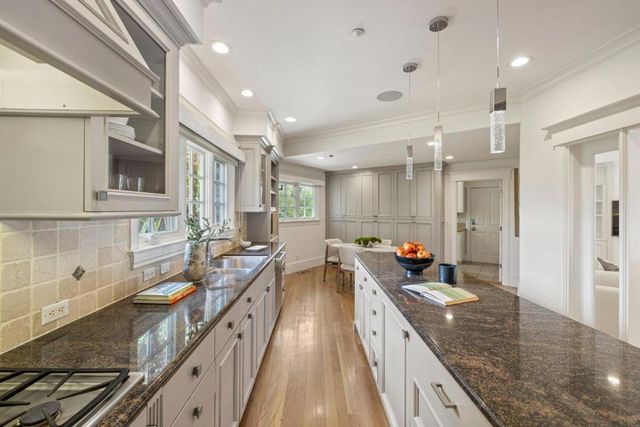 300 Uplands Drive, Hillsborough, CA 94010