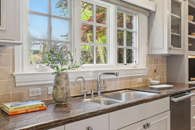 300 Uplands Drive, Hillsborough, CA 94010