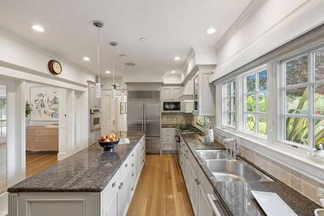 300 Uplands Drive, Hillsborough, CA 94010