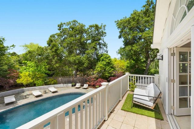 300 Uplands Drive, Hillsborough, CA 94010
