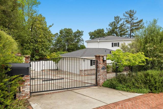 300 Uplands Drive, Hillsborough, CA 94010